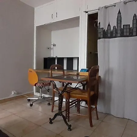Chambre lit double en colocation Montpellier Extérieur photo