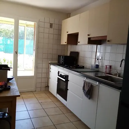 Chambre lit double en colocation Montpellier Extérieur photo